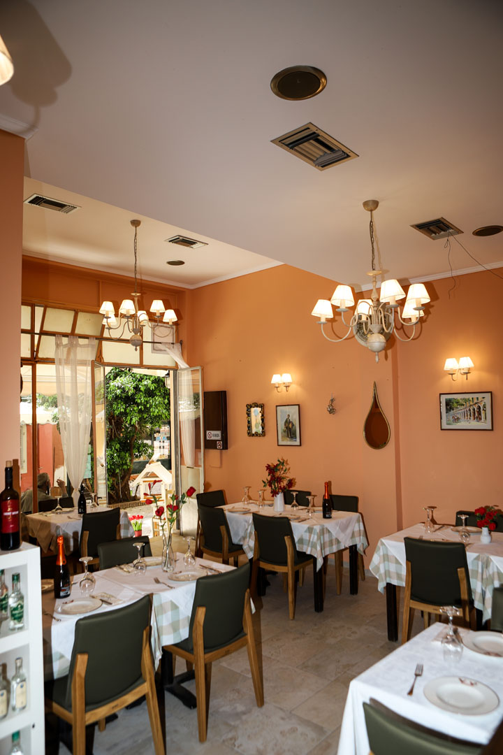 Ta Kokoria-Traditonal Greek Taverna in Corfu Town
